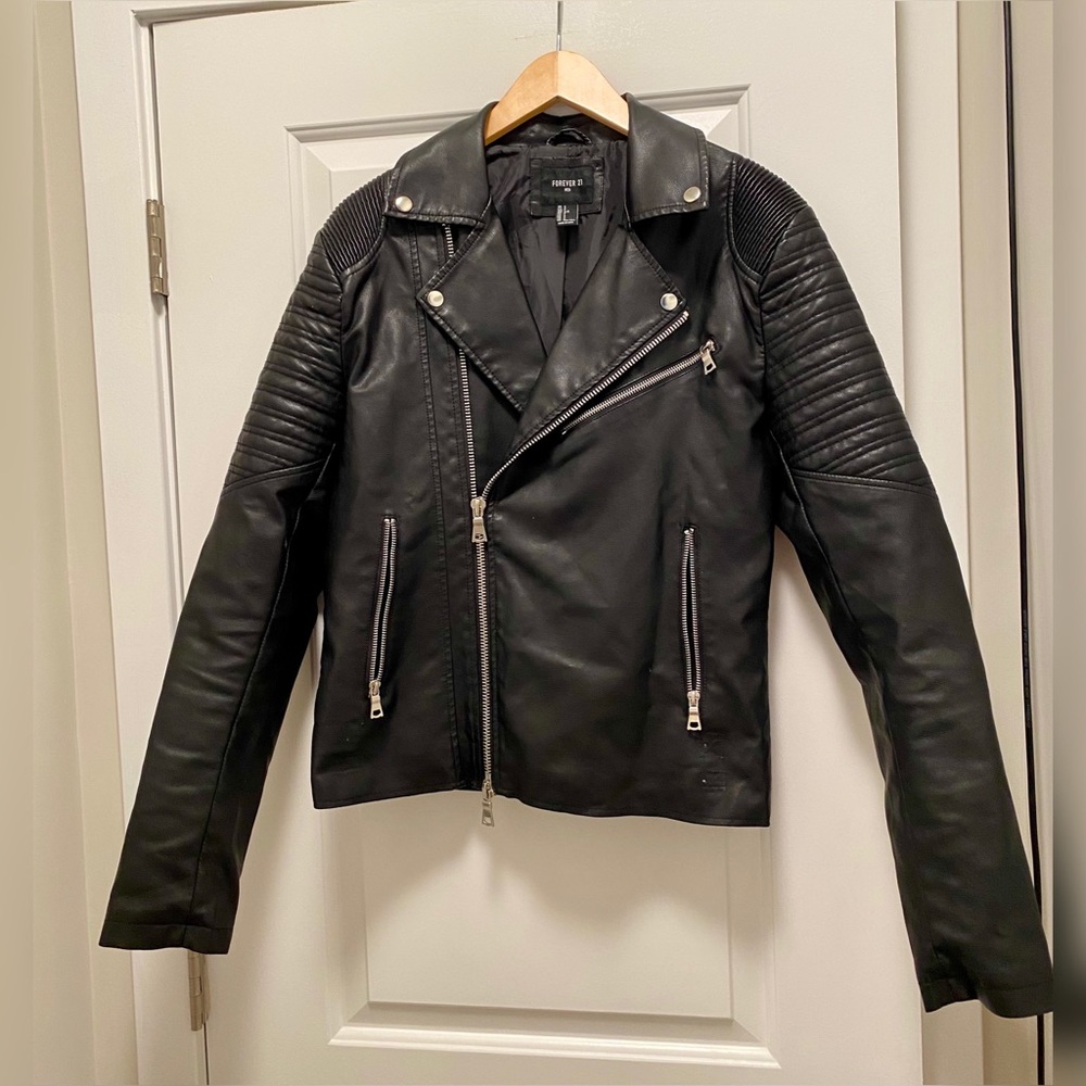 🖤🏴‍☠️☠️ RARE F21 S Men’s Leather Jacket